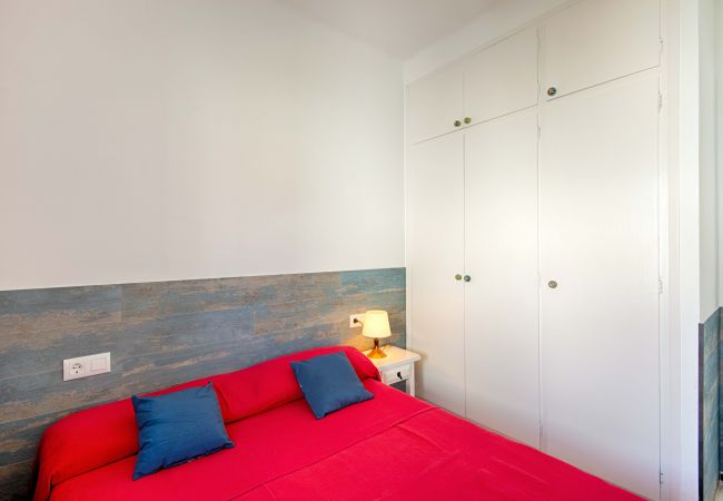Apartment in Empuriabrava - BADIA 4,PISO 2ha,PISCINA,100m PLAYA,PARKING,WIFI