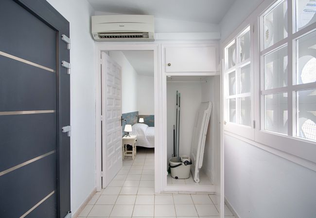 Apartment in Empuriabrava - BADIA 9,PISO 1ha,PISCINA,100m playa,PARKING,WIFI Apartment in Empuriabrava - BADIA 9,PISO 1ha,PISCINA,100m playa,PARKING,WIFI