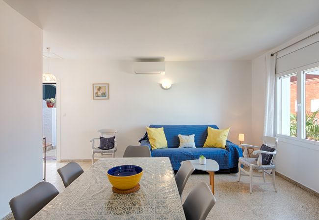 Apartment in Rosas / Roses - MERCE RODOREDA,PISO 2HA VISTA PUERTO 2HA PARKING TERRASSA Apartment in Rosas / Roses - MERCE RODOREDA,PISO 2HA VISTA PUERTO 2HA PARKING TERRASSA
