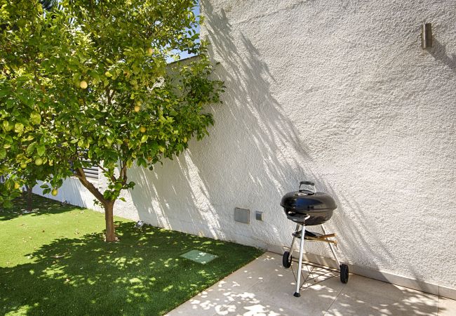 Villa in Empuriabrava - FALCONERA VILLA CANAL  3 HA ,PISCINA,AMARRE,WIFI,PARKING Villa in Empuriabrava - FALCONERA VILLA CANAL  3 HA ,PISCINA,AMARRE,WIFI,PARKING