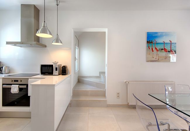 Villa in Empuriabrava - FALCONERA VILLA CANAL  3 HA ,PISCINA,AMARRE,WIFI,PARKING Villa in Empuriabrava - FALCONERA VILLA CANAL  3 HA ,PISCINA,AMARRE,WIFI,PARKING