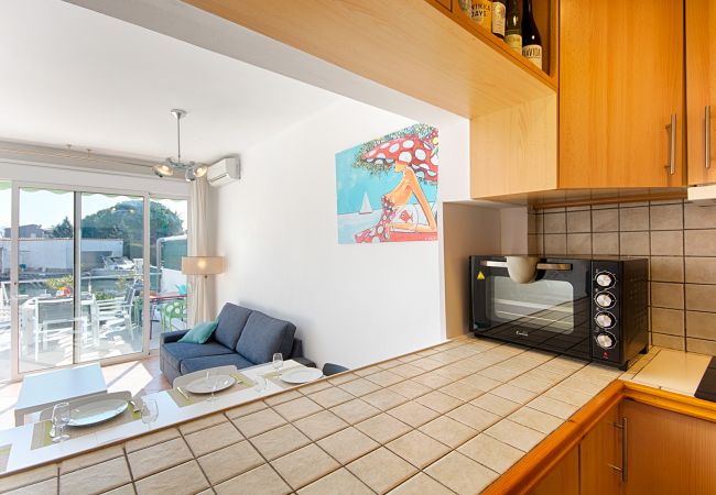 Villa in Empuriabrava - VILLA PORT DEL SOL 3CH, WIFI, PARKING , AMARRE Villa in Empuriabrava - VILLA PORT DEL SOL 3CH, WIFI, PARKING , AMARRE