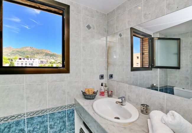 Apartamento en Rosas / Roses - SALATA, Magnífico apartamento 2 hab.con vista al mar a 30m de la playa. Piscina y parking privado.  Apartamento en Rosas / Roses - SALATA, Magnífico apartamento 2 hab.con vista al mar a 30m de la playa. Piscina y parking privado.