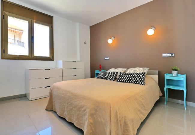 Apartamento en Rosas / Roses - SALATA, Magnífico apartamento 2 hab.con vista al mar a 30m de la playa. Piscina y parking privado.  Apartamento en Rosas / Roses - SALATA, Magnífico apartamento 2 hab.con vista al mar a 30m de la playa. Piscina y parking privado.