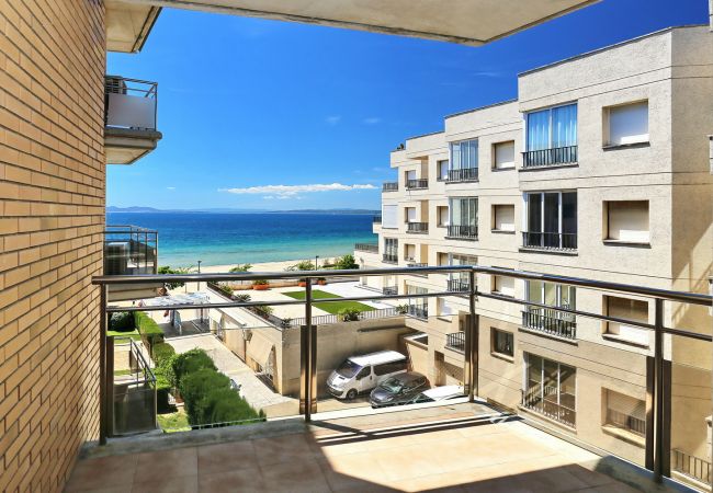 Apartamento en Rosas / Roses - SALATA, Magnífico apartamento 2 hab.con vista al mar a 30m de la playa. Piscina y parking privado. 
