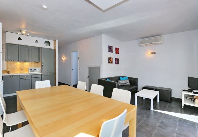 Villa en Empuriabrava - BAHIA 28 Magnífica casa 3 hab. con jardín y piscina privada a 300m de la playa Villa en Empuriabrava - BAHIA 28 Magnífica casa 3 hab. con jardín y piscina privada a 300m de la playa