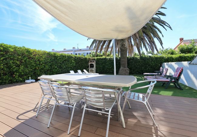 Villa en Empuriabrava - BAHIA 28 Magnífica casa 3 hab. con jardín y piscina privada a 300m de la playa Villa en Empuriabrava - BAHIA 28 Magnífica casa 3 hab. con jardín y piscina privada a 300m de la playa