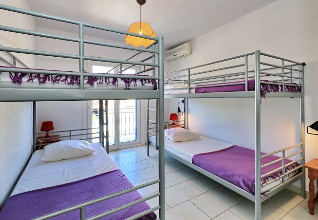 Villa en Empuriabrava - BAHIA 28 Magnífica casa 3 hab. con jardín y piscina privada a 300m de la playa Villa en Empuriabrava - BAHIA 28 Magnífica casa 3 hab. con jardín y piscina privada a 300m de la playa