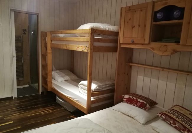 Apartamento en Laveissière - CHALET DUPLEX 3 CH PIED DE PISTE , CENTRE STATION, PARKING , WIFI  Apartamento en Laveissière - CHALET DUPLEX 3 CH PIED DE PISTE , CENTRE STATION, PARKING , WIFI