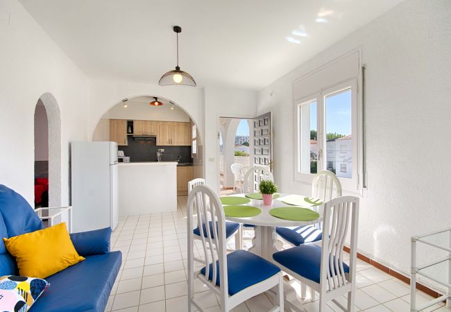 Apartamento en Empuriabrava - BADIA 1, 2 hab , piscina,100m playa parking, wifi  Apartamento en Empuriabrava - BADIA 1, 2 hab , piscina,100m playa parking, wifi