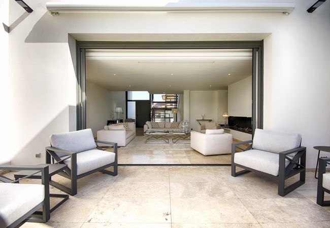 Villa en Empuriabrava - PENI LUJOSA CASA CANAL PENI,4ha, PISCINA, AMARRE 25m,WIFI Villa en Empuriabrava - PENI LUJOSA CASA CANAL PENI,4ha, PISCINA, AMARRE 25m,WIFI