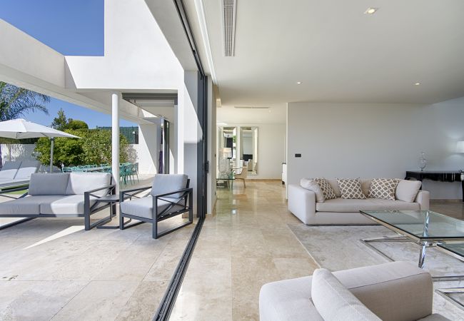 Villa en Empuriabrava - PENI LUJOSA CASA CANAL PENI,4ha, PISCINA, AMARRE 25m,WIFI Villa en Empuriabrava - PENI LUJOSA CASA CANAL PENI,4ha, PISCINA, AMARRE 25m,WIFI