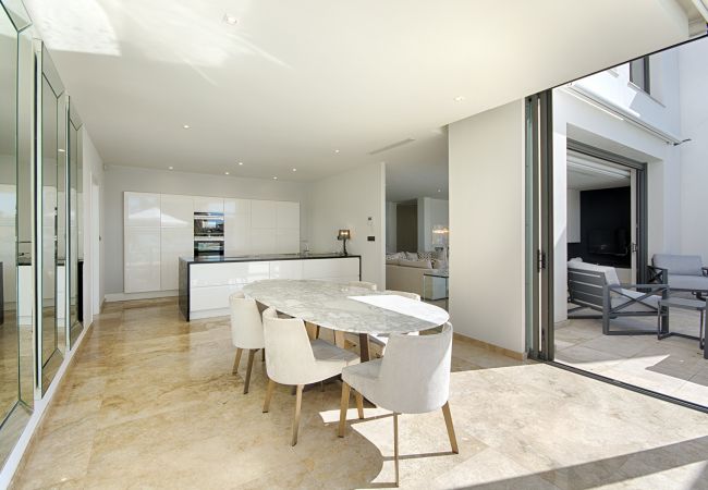 Villa en Empuriabrava - PENI LUJOSA CASA CANAL PENI,4ha, PISCINA, AMARRE 25m,WIFI Villa en Empuriabrava - PENI LUJOSA CASA CANAL PENI,4ha, PISCINA, AMARRE 25m,WIFI