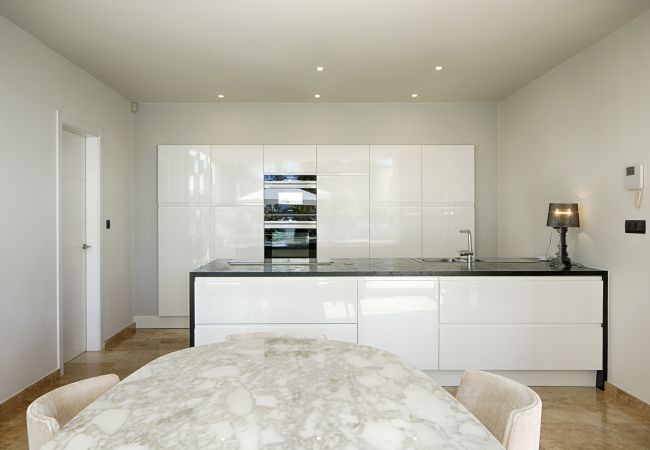 Villa en Empuriabrava - PENI LUJOSA CASA CANAL PENI,4ha, PISCINA, AMARRE 25m,WIFI Villa en Empuriabrava - PENI LUJOSA CASA CANAL PENI,4ha, PISCINA, AMARRE 25m,WIFI