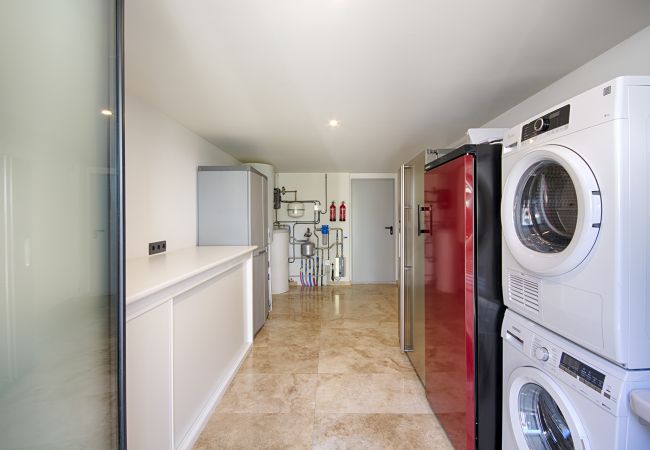 Villa en Empuriabrava - PENI LUJOSA CASA CANAL PENI,4ha, PISCINA, AMARRE 25m,WIFI Villa en Empuriabrava - PENI LUJOSA CASA CANAL PENI,4ha, PISCINA, AMARRE 25m,WIFI