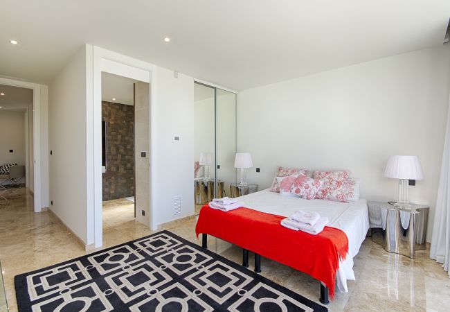 Villa en Empuriabrava - PENI LUJOSA CASA CANAL PENI,4ha, PISCINA, AMARRE 25m,WIFI Villa en Empuriabrava - PENI LUJOSA CASA CANAL PENI,4ha, PISCINA, AMARRE 25m,WIFI