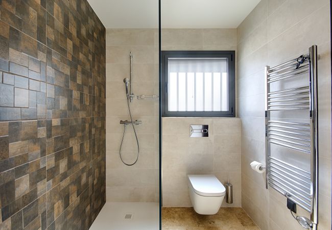 Villa en Empuriabrava - PENI LUJOSA CASA CANAL PENI,4ha, PISCINA, AMARRE 25m,WIFI Villa en Empuriabrava - PENI LUJOSA CASA CANAL PENI,4ha, PISCINA, AMARRE 25m,WIFI