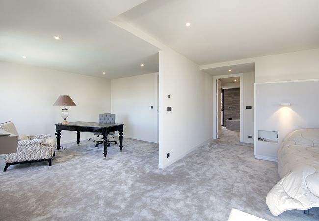 Villa en Empuriabrava - PENI LUJOSA CASA CANAL PENI,4ha, PISCINA, AMARRE 25m,WIFI Villa en Empuriabrava - PENI LUJOSA CASA CANAL PENI,4ha, PISCINA, AMARRE 25m,WIFI