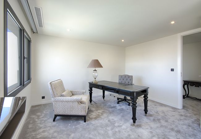 Villa en Empuriabrava - PENI LUJOSA CASA CANAL PENI,4ha, PISCINA, AMARRE 25m,WIFI Villa en Empuriabrava - PENI LUJOSA CASA CANAL PENI,4ha, PISCINA, AMARRE 25m,WIFI