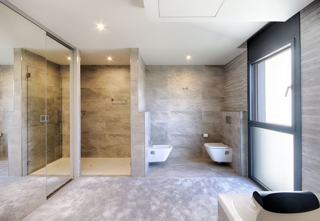 Villa en Empuriabrava - PENI LUJOSA CASA CANAL PENI,4ha, PISCINA, AMARRE 25m,WIFI Villa en Empuriabrava - PENI LUJOSA CASA CANAL PENI,4ha, PISCINA, AMARRE 25m,WIFI