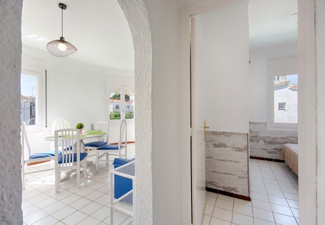 Apartamento en Empuriabrava - BADIA 2 ,PISO 2ha,PISCINA,100m PLAYA,PARKING,WIFI Apartamento en Empuriabrava - BADIA 2 ,PISO 2ha,PISCINA,100m PLAYA,PARKING,WIFI