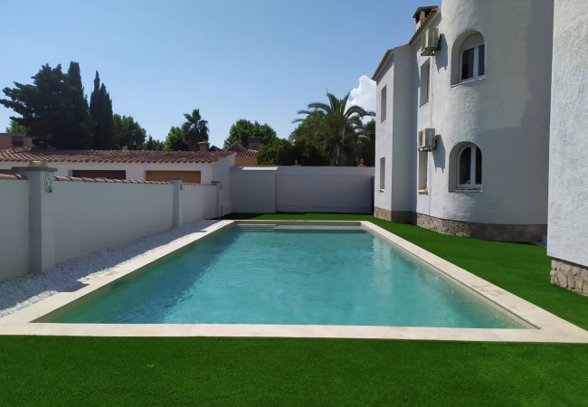 Apartamento en Empuriabrava - BADIA 3 ,piso 2ha piscina parking wifi 100 m playa Apartamento en Empuriabrava - BADIA 3 ,piso 2ha piscina parking wifi 100 m playa