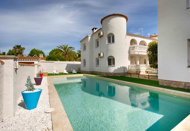 Apartamento en Empuriabrava - BADIA 3 ,piso 2ha piscina parking wifi 100 m playa Apartamento en Empuriabrava - BADIA 3 ,piso 2ha piscina parking wifi 100 m playa