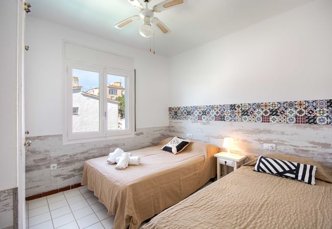 Apartamento en Empuriabrava - BADIA 3 ,piso 2ha piscina parking wifi 100 m playa Apartamento en Empuriabrava - BADIA 3 ,piso 2ha piscina parking wifi 100 m playa