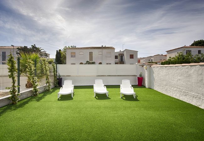 Apartamento en Empuriabrava - BADIA 4,PISO 2ha,PISCINA,100m PLAYA,PARKING,WIFI Apartamento en Empuriabrava - BADIA 4,PISO 2ha,PISCINA,100m PLAYA,PARKING,WIFI