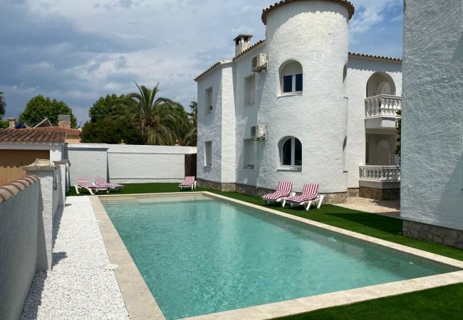 Apartamento en Empuriabrava - BADIA 5,PISO 2ha,PISCINA,100m PLAYA,PARKING,WIFI Apartamento en Empuriabrava - BADIA 5,PISO 2ha,PISCINA,100m PLAYA,PARKING,WIFI