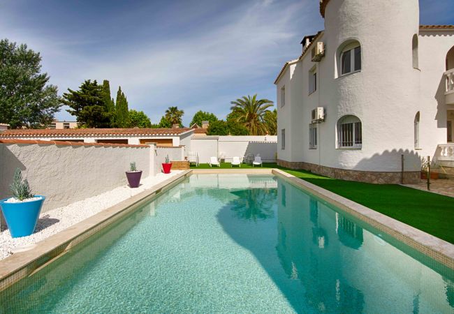 Apartamento en Empuriabrava - BADIA 5,PISO 2ha,PISCINA,100m PLAYA,PARKING,WIFI Apartamento en Empuriabrava - BADIA 5,PISO 2ha,PISCINA,100m PLAYA,PARKING,WIFI