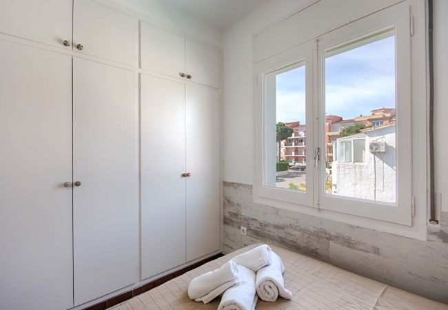 Apartamento en Empuriabrava - BADIA 5,PISO 2ha,PISCINA,100m PLAYA,PARKING,WIFI Apartamento en Empuriabrava - BADIA 5,PISO 2ha,PISCINA,100m PLAYA,PARKING,WIFI