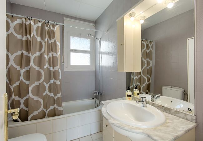 Apartamento en Empuriabrava - BADIA 6,PISO 2ha,PISCINA,100 m PLAYA,PARKING,WIFI Apartamento en Empuriabrava - BADIA 6,PISO 2ha,PISCINA,100 m PLAYA,PARKING,WIFI