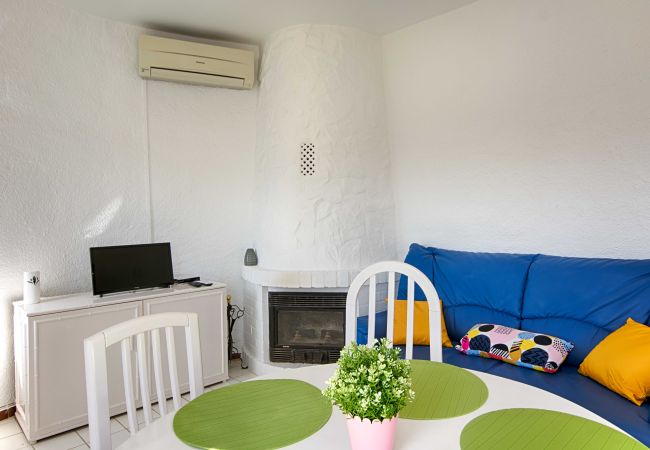 Apartamento en Empuriabrava - BADIA 7,PISO 2ha,PISCINE,100 m PLAYA,PARKING,WIFI Apartamento en Empuriabrava - BADIA 7,PISO 2ha,PISCINE,100 m PLAYA,PARKING,WIFI