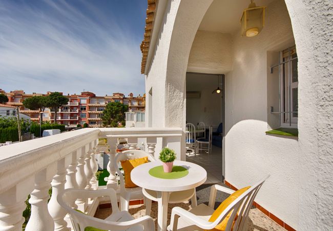 Apartamento en Empuriabrava - BADIA 8, PISO 2ha,PISCINA,100 m PLAYA,PARKING,WIFI Apartamento en Empuriabrava - BADIA 8, PISO 2ha,PISCINA,100 m PLAYA,PARKING,WIFI