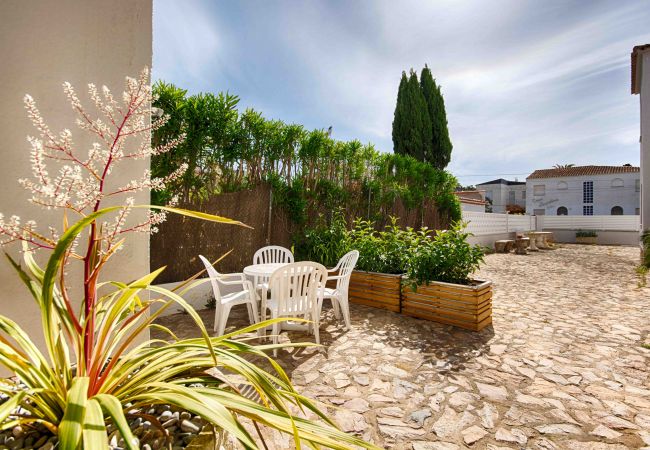 Apartamento en Empuriabrava - BADIA 9,PISO 1ha,PISCINA,100m playa,PARKING,WIFI Apartamento en Empuriabrava - BADIA 9,PISO 1ha,PISCINA,100m playa,PARKING,WIFI