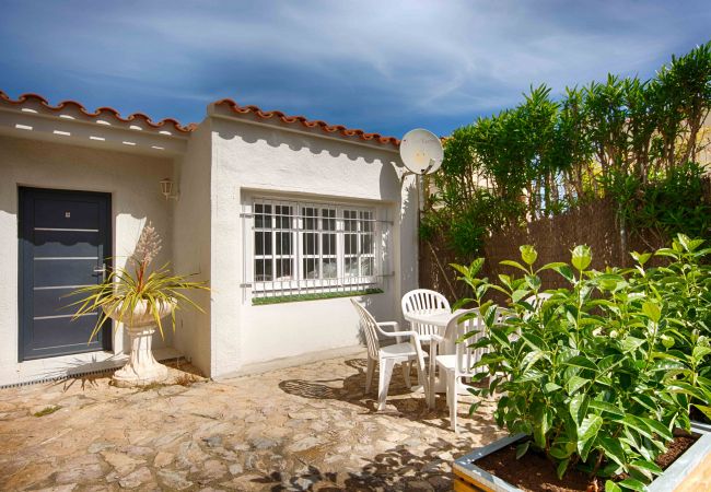 Apartamento en Empuriabrava - BADIA 9,PISO 1ha,PISCINA,100m playa,PARKING,WIFI Apartamento en Empuriabrava - BADIA 9,PISO 1ha,PISCINA,100m playa,PARKING,WIFI