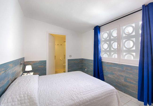 Apartamento en Empuriabrava - BADIA 9,PISO 1ha,PISCINA,100m playa,PARKING,WIFI