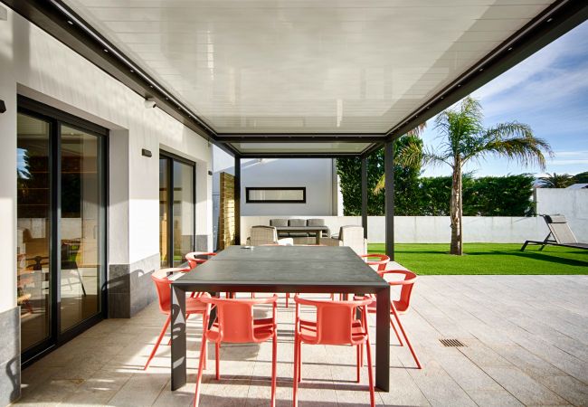 Villa en Empuriabrava - TER MARAVILLOSA VILLA CANAL TER,PISCINA,WIFI, PARKING Villa en Empuriabrava - TER MARAVILLOSA VILLA CANAL TER,PISCINA,WIFI, PARKING