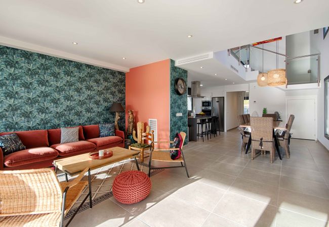 Villa en Empuriabrava - TER MARAVILLOSA VILLA CANAL TER,PISCINA,WIFI, PARKING Villa en Empuriabrava - TER MARAVILLOSA VILLA CANAL TER,PISCINA,WIFI, PARKING