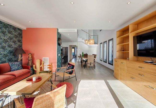 Villa en Empuriabrava - TER MARAVILLOSA VILLA CANAL TER,PISCINA,WIFI, PARKING Villa en Empuriabrava - TER MARAVILLOSA VILLA CANAL TER,PISCINA,WIFI, PARKING