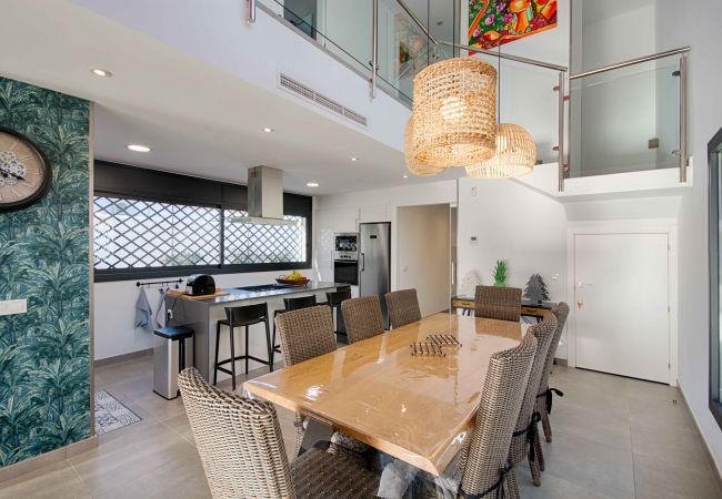 Villa en Empuriabrava - TER MARAVILLOSA VILLA CANAL TER,PISCINA,WIFI, PARKING Villa en Empuriabrava - TER MARAVILLOSA VILLA CANAL TER,PISCINA,WIFI, PARKING