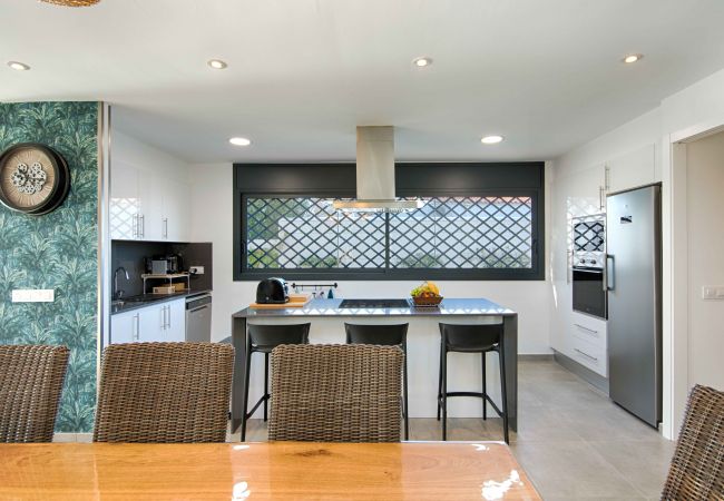 Villa en Empuriabrava - TER MARAVILLOSA VILLA CANAL TER,PISCINA,WIFI, PARKING Villa en Empuriabrava - TER MARAVILLOSA VILLA CANAL TER,PISCINA,WIFI, PARKING