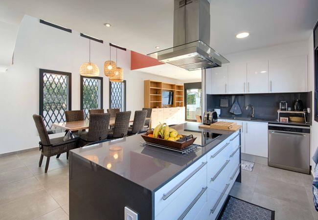 Villa en Empuriabrava - TER MARAVILLOSA VILLA CANAL TER,PISCINA,WIFI, PARKING Villa en Empuriabrava - TER MARAVILLOSA VILLA CANAL TER,PISCINA,WIFI, PARKING