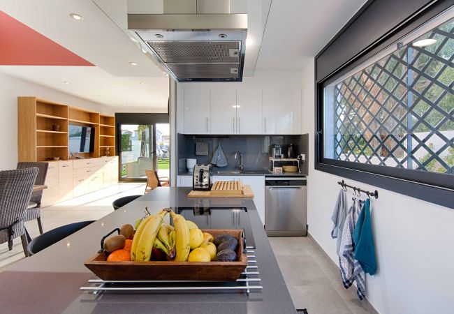 Villa en Empuriabrava - TER MARAVILLOSA VILLA CANAL TER,PISCINA,WIFI, PARKING Villa en Empuriabrava - TER MARAVILLOSA VILLA CANAL TER,PISCINA,WIFI, PARKING