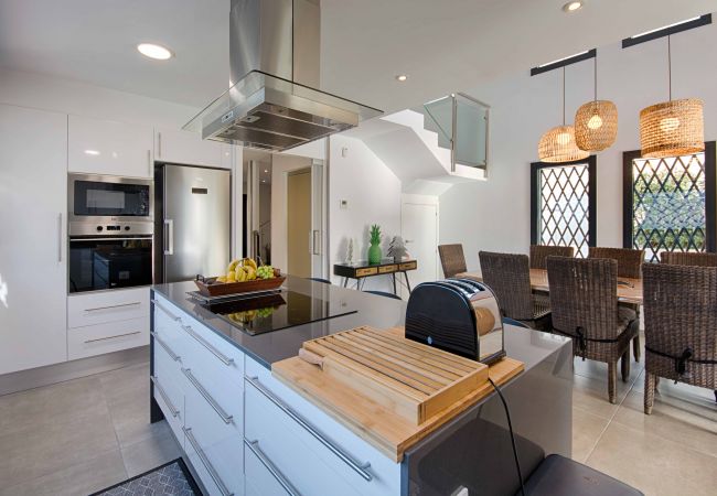 Villa en Empuriabrava - TER MARAVILLOSA VILLA CANAL TER,PISCINA,WIFI, PARKING Villa en Empuriabrava - TER MARAVILLOSA VILLA CANAL TER,PISCINA,WIFI, PARKING