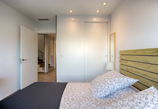 Villa en Empuriabrava - TER MARAVILLOSA VILLA CANAL TER,PISCINA,WIFI, PARKING Villa en Empuriabrava - TER MARAVILLOSA VILLA CANAL TER,PISCINA,WIFI, PARKING