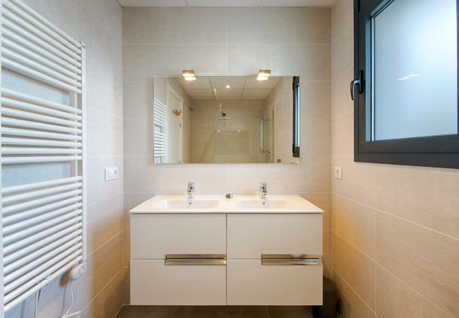 Villa en Empuriabrava - TER MARAVILLOSA VILLA CANAL TER,PISCINA,WIFI, PARKING Villa en Empuriabrava - TER MARAVILLOSA VILLA CANAL TER,PISCINA,WIFI, PARKING