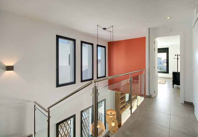 Villa en Empuriabrava - TER MARAVILLOSA VILLA CANAL TER,PISCINA,WIFI, PARKING Villa en Empuriabrava - TER MARAVILLOSA VILLA CANAL TER,PISCINA,WIFI, PARKING