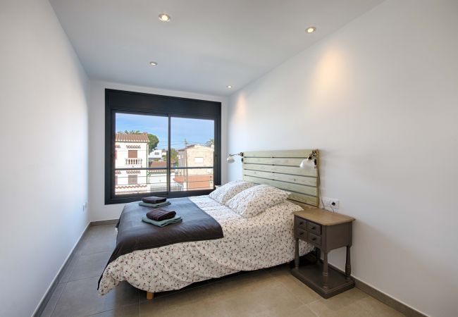 Villa en Empuriabrava - TER MARAVILLOSA VILLA CANAL TER,PISCINA,WIFI, PARKING Villa en Empuriabrava - TER MARAVILLOSA VILLA CANAL TER,PISCINA,WIFI, PARKING